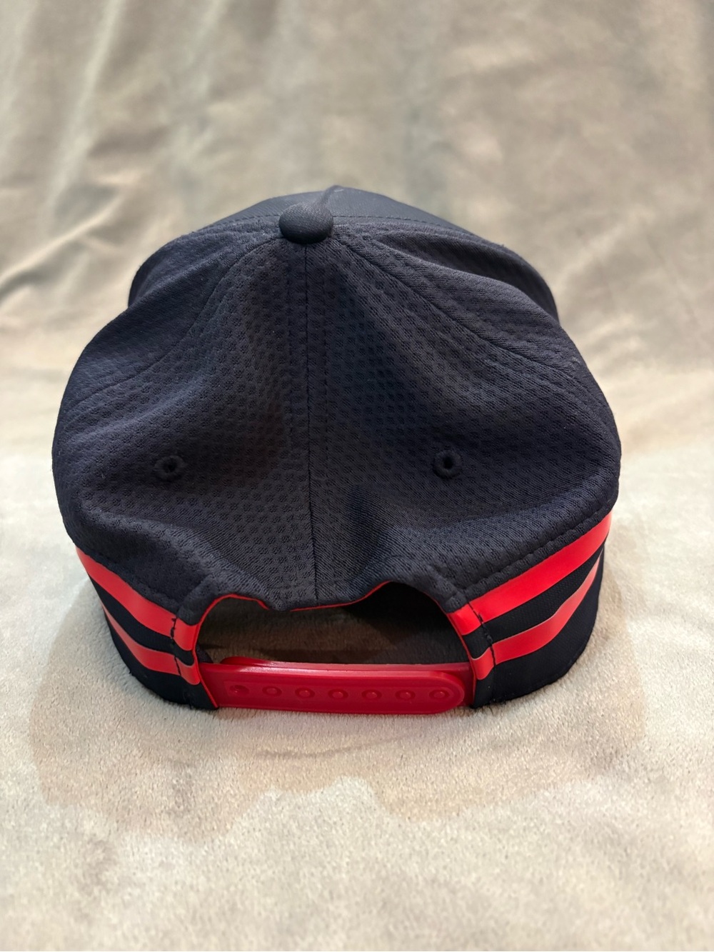Red Bull Racing Formula 1 Injection Cap - Picture 3 of 6